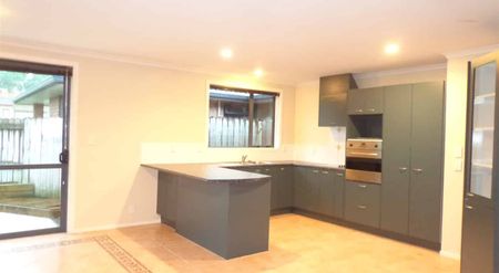 Botany College Zone, 4 bedroom family home - Photo 3