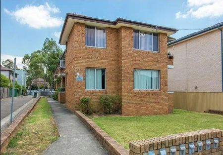 “2 Bedroom Unit with 1 Bathroom - Close to Public Transport” - Photo 4