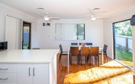 DELIGHTFUL 3-BEDROOM HOME - Photo 4