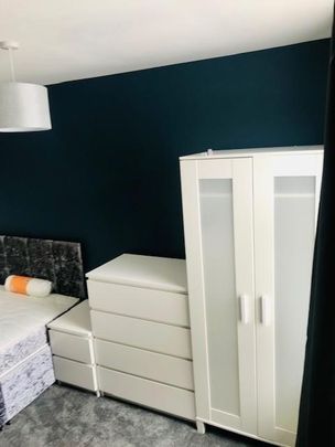 4 bedroom end of terrace house to rent - Photo 1