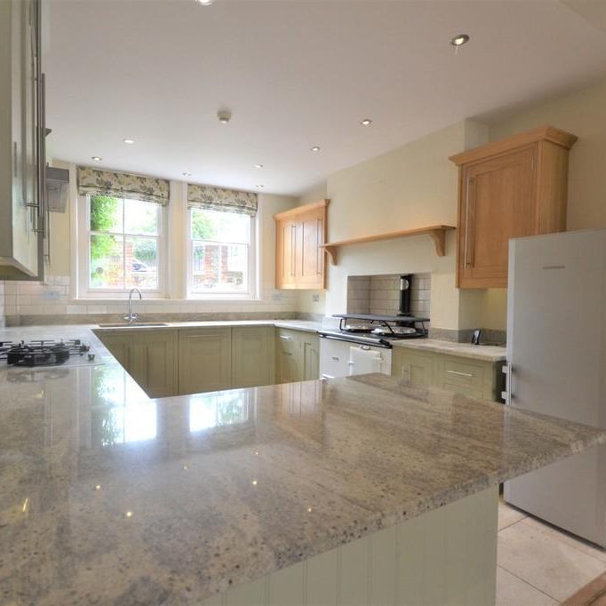 4 bedroom terraced house to rent - Photo 1