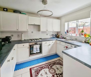 3 bedroom end of terrace house to rent - Photo 3