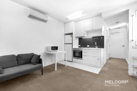 FURNISHED 2 BEDROOM IN PRIME CBD LOCATION - Photo 3