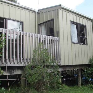 Three bedroom home in private location - Photo 2