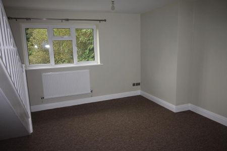 5 bedroom bungalow to rent - Photo 4