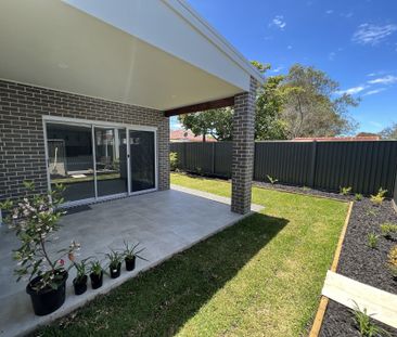 Stylish 4 Bedroom Townhouse - Photo 6