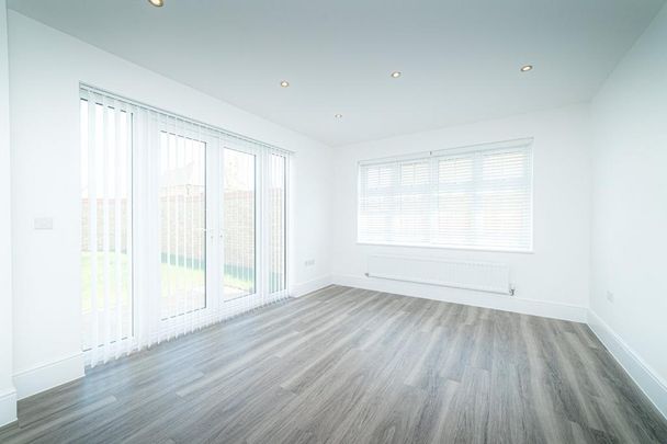 4 bedroom detached house to rent - Photo 1