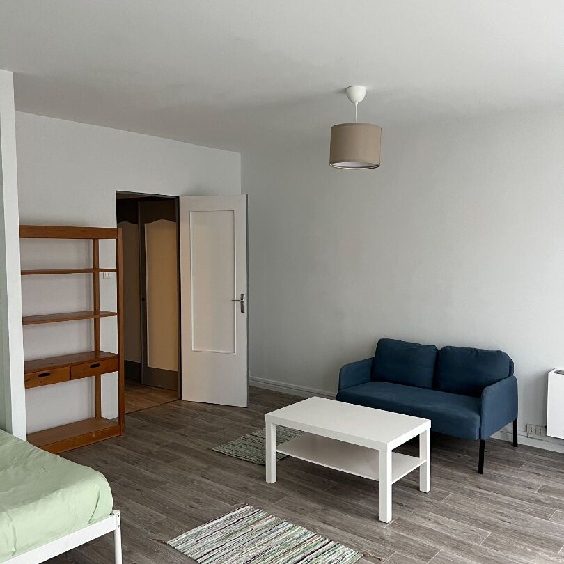 Location Appartement 1 pièce 50m² - Photo 1