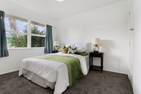 Charming 2BR Unit in Ellerslie w 2 carparks! - Photo 4