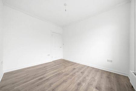 Price £895 pcm - Available Now - Unfurnished - Photo 2