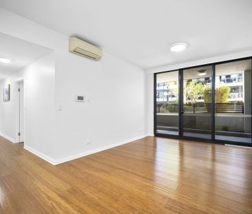 Modern & Tranquil Courtyard Living | Floorboards - Photo 2