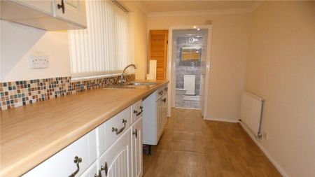 2 bedroom terraced house to rent - Photo 4