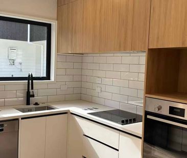 Modern Townhouse in Half Moon Bay – Great Location - Photo 2