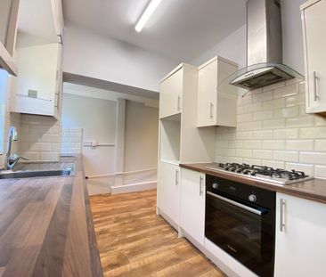 3 Bed Detached House, Heathland Road, M7 - Photo 3