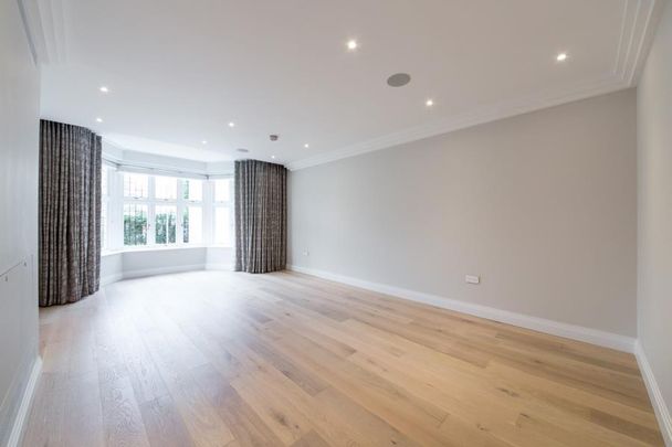 3 bedroom flat to rent - Photo 1