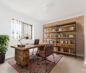 Moderna and comfortable 3 Bedroom gardening included - Photo 6