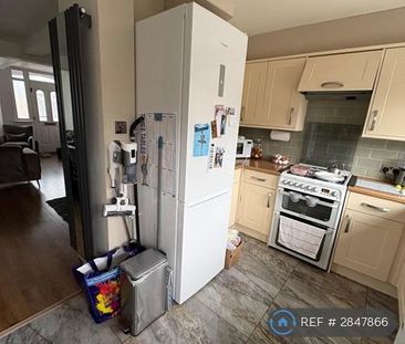 3 bedroom terraced house to rent - Photo 5