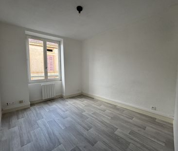 Location Appartement 2 pièces 50m² CHARLIEU 42190 - Photo 4