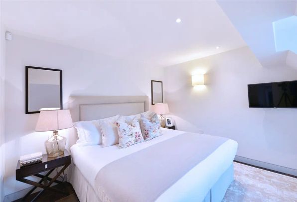 2 bedroom flat in Mayfair - Photo 1