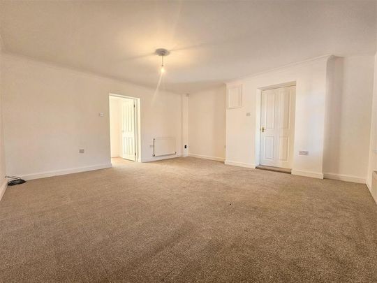 4 bedroom detached house to rent - Photo 1