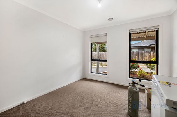 2/8 Silverdale Drive, 3340, Darley Vic - Photo 1