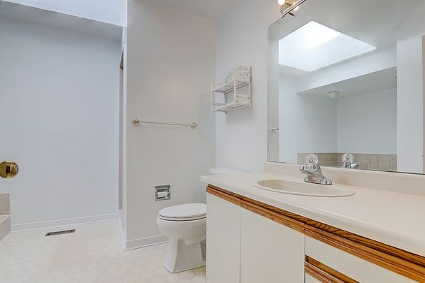 For Lease - 3586 Italia Crescent, Mississauga, Ontario - Photo 1