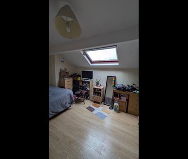 Room in a Shared House, Burley Lodge Road, LS6 - Photo 3