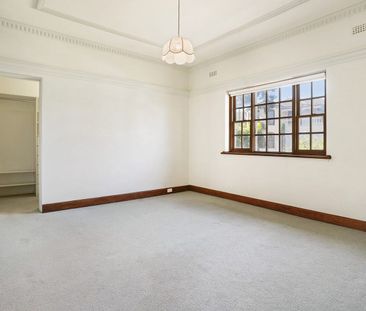 Charming Beachside Family Home in Prime Mentone Location - Photo 2