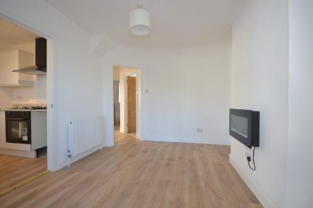 2 bedroom semi-detached bungalow to rent - Photo 2