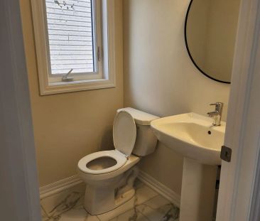 Detached Home For Lease | E9056430 - Photo 5