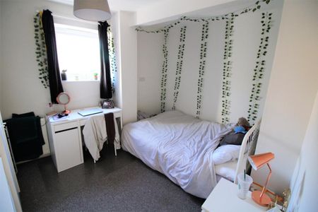 House - Townhouse For Rent Belmont Street, Southsea - Photo 2