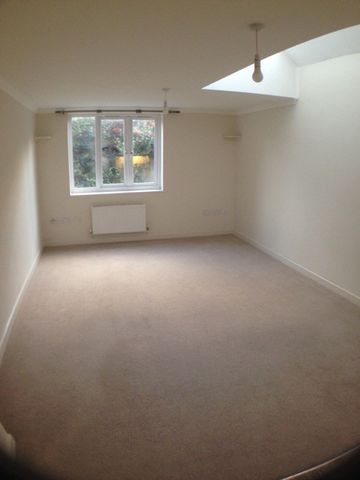 Three Bedroom Apartment to Rent in Taunton - Photo 2