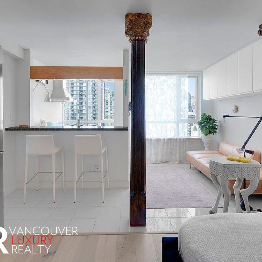 Condo in Downtown Vancouver, BC - Photo 1