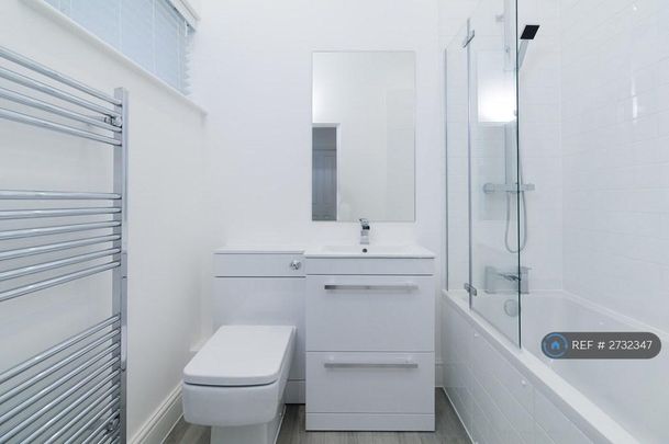 3 bedroom flat to rent - Photo 1