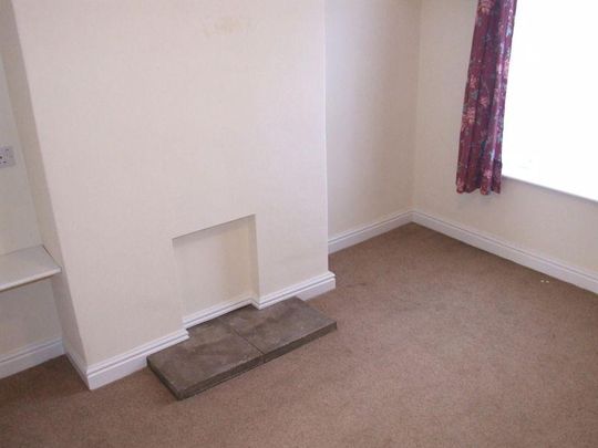 3 bedroom end of terrace house to rent - Photo 1