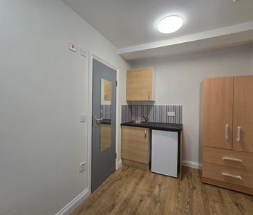 Room in a Shared House, Boundfield Road, SE6 - Photo 4