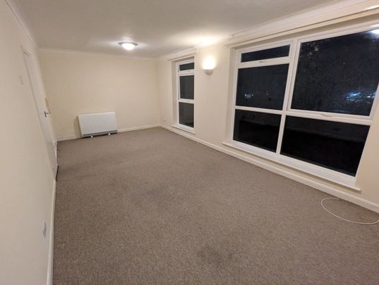2 Bed Flat, Avenue Court, SO17 - Photo 1