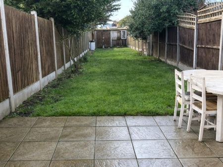 3 bedroom semi-detached house to rent - Photo 5