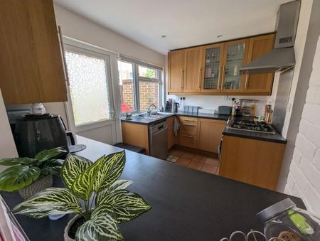 3 bedroom end of terrace house to rent - Photo 2