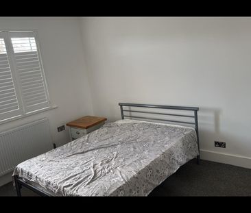 Room in a Shared House, Eton Road, IG1 - Photo 2