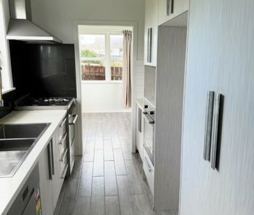 Home in the heart of Manurewa! - Photo 2