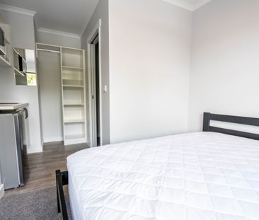 Located within a short, five minute walk to the Waikato University ... - Photo 3