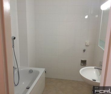 Very nice 2-room apartment with balcony in Malagnou - Photo 3