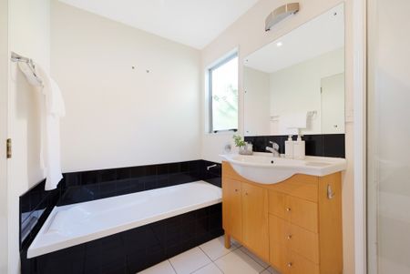 Classic Design – Contemporary Comfort - Photo 4