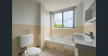 Freshly Painted - Well Situated Two Bedroom Apartment!! - Photo 5