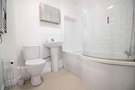 Heathcote Road, Twickenham - Photo 4