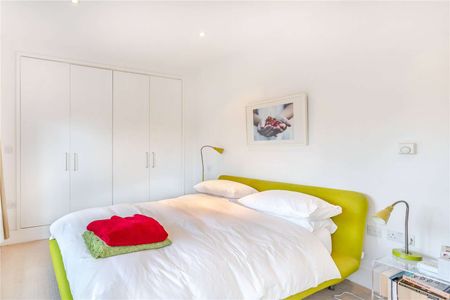A spacious two bedroom modern apartment with parking - Photo 5