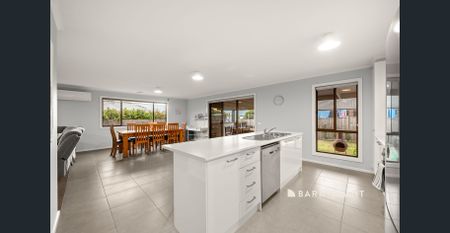 Stylish 3 bedroom house with Great Entertaining Space - Photo 4