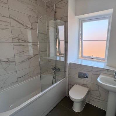 3 bedroom terraced house to rent - Photo 3