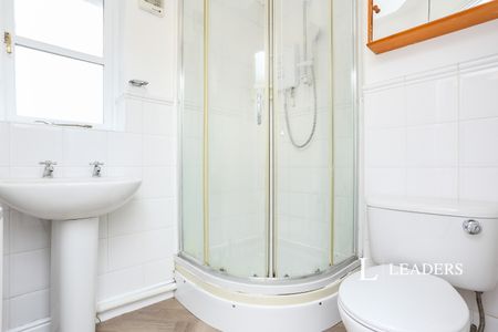 2 bedroom mid-terrace to rent Star Lane, Orpington, BR5 - Photo 2